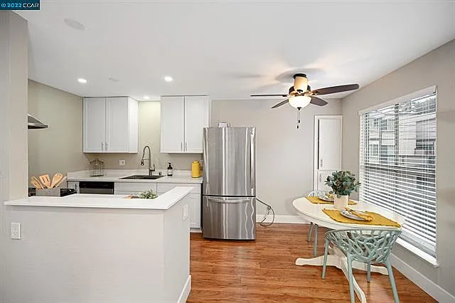 3 bed, 1099 sqft, $3,100 — Photo 2