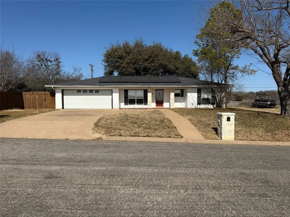 2817 NE 11th St, Mineral Wells, TX 76067