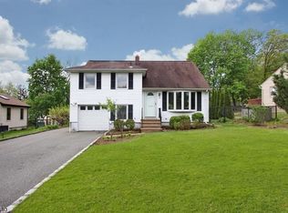 89 Belmont Dr, Livingston, NJ