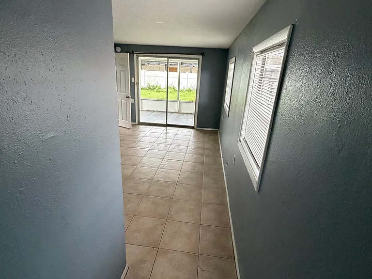 2219 E Annie St — Photo 7
