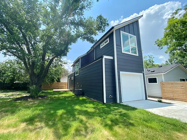 2500 Sweeney Ln #B — Photo 2