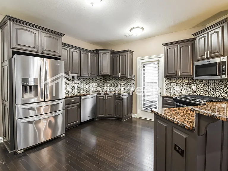 4162 W Bradstreet Ln — Photo 3