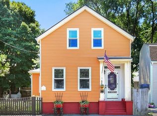 11 Saunders St, Salem, MA 01970