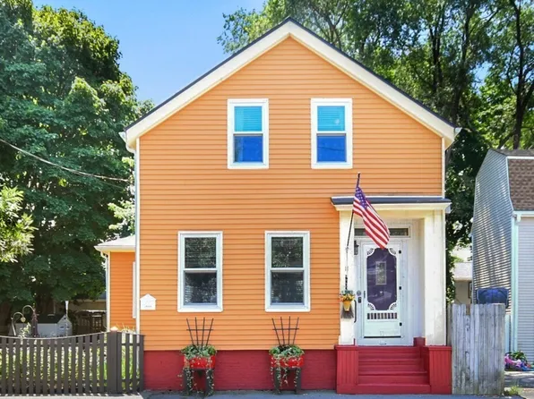 11 Saunders St, Salem, MA 01970