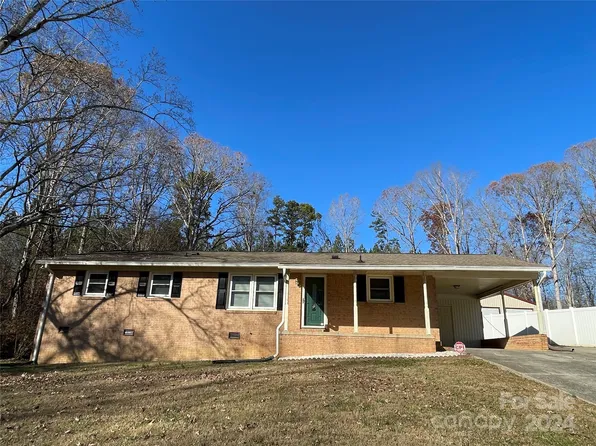 228 Shadowbrook Rd, Mount Holly, NC 28120