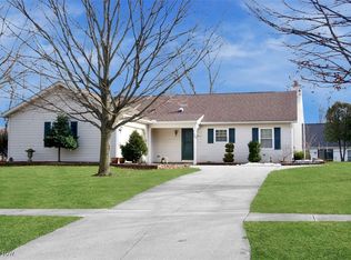 484 W Parkway Dr, Madison, OH 44057