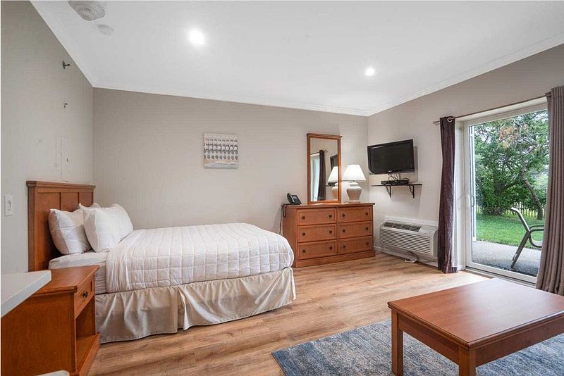 2062 Montauk Hwy - Windward Shores, Amagansett, NY 11930 | Out East