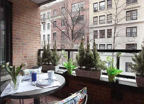 Sold by Warburg | media 6