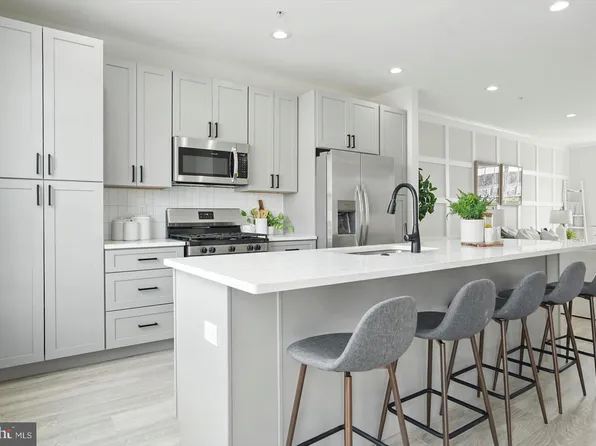 7710 Village Park Dr, Baltimore, MD 21222