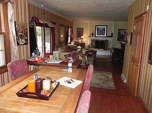 3rd image of 1442 Matthews Ln