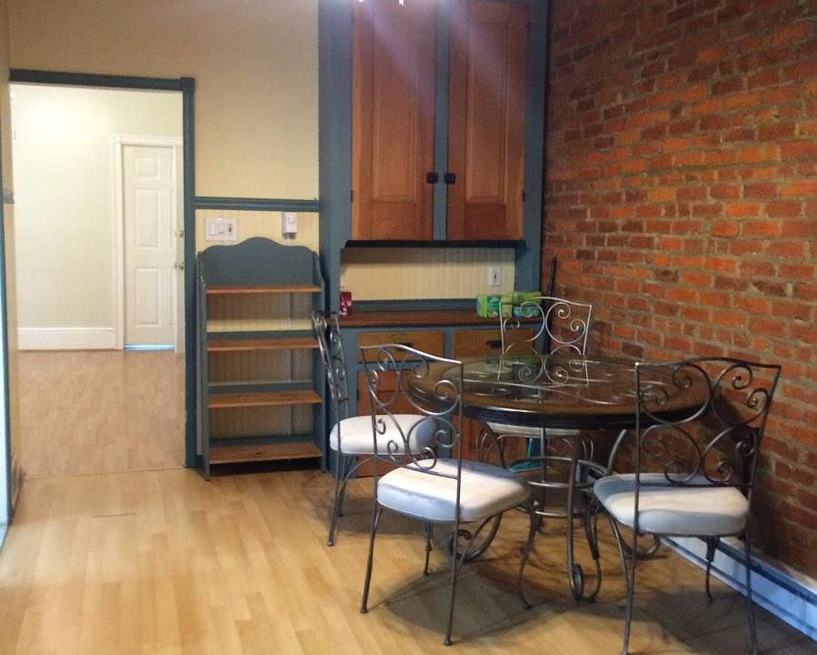 Eat-in Kitchen