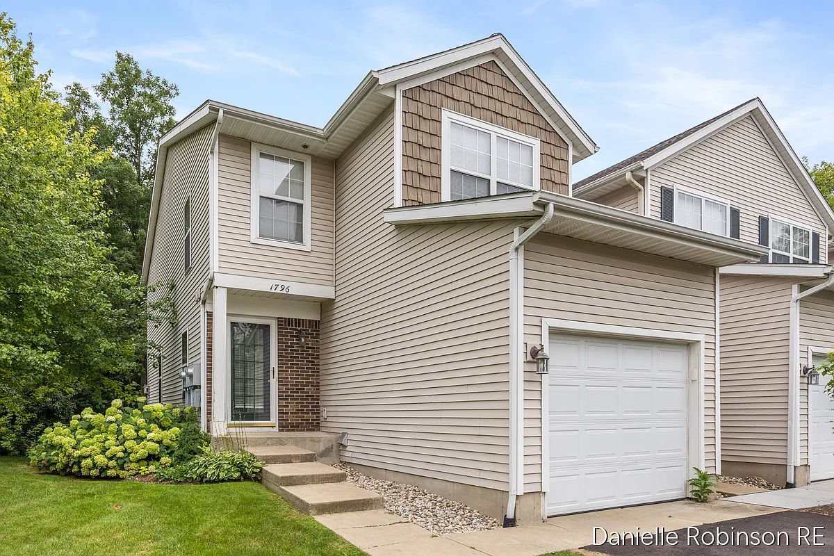 3 bed, 3.5 bath, 2200 sqft, $2,475 — Photo 1