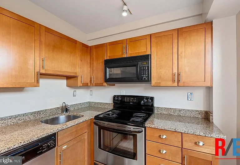 815 King St #4E — Photo 9