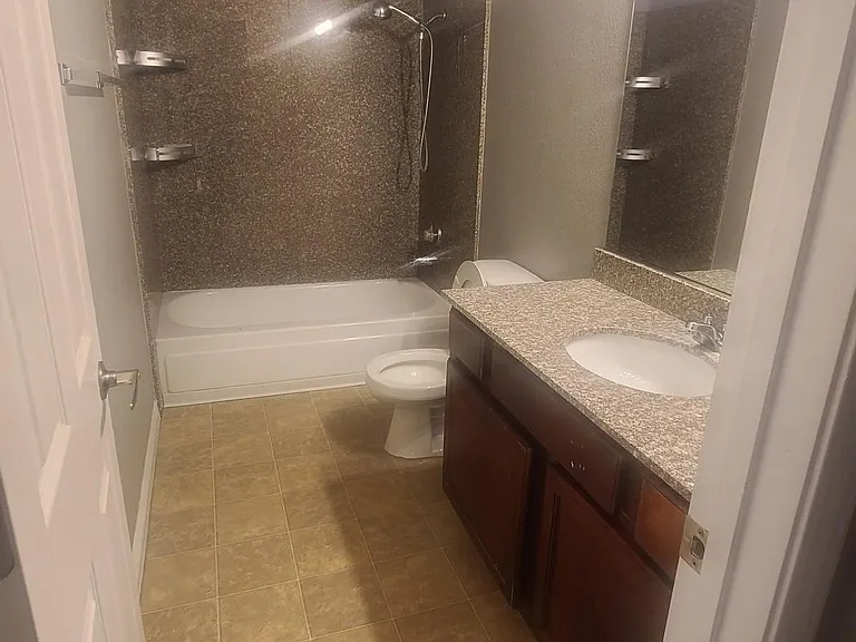 5061 River Glen Dr #70 — Photo 6