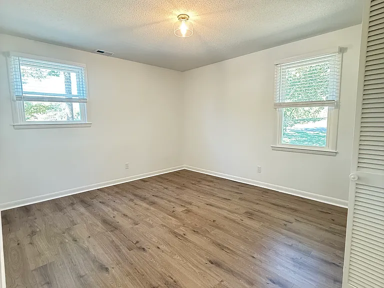 214 Rosehill Dr #B — Photo 10