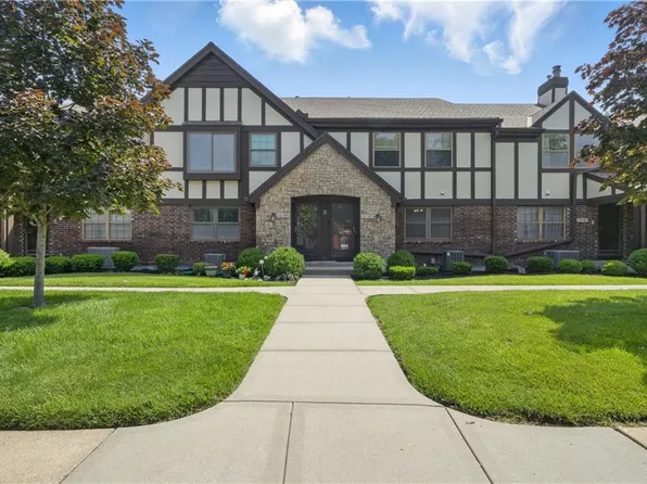 10547 Foster St, Overland Park, KS 66212