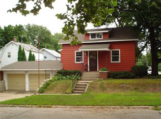 609 30th St NE, Cedar Rapids, IA 52402