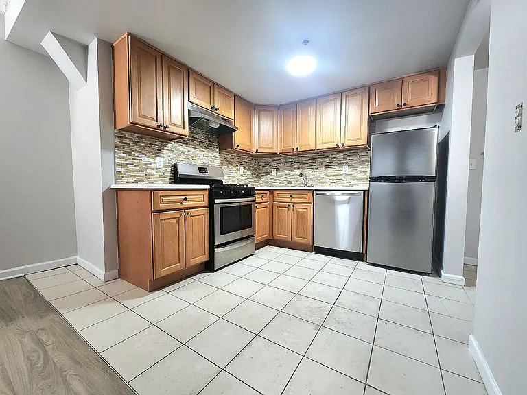 35 W 25th St #GW1 — Photo 3
