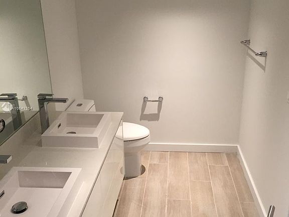 4th image of 1600 SW 1st Ave APT 910