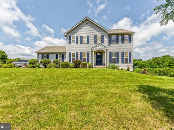 110 Turners Pond Dr, Lincoln University, PA 19352