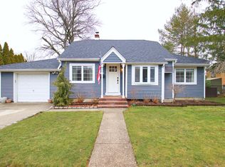 205 Franklin St, Massapequa Park, NY 11762