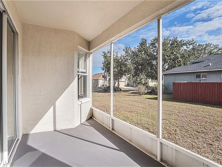 8602 Sandy Plains Dr — Photo 24