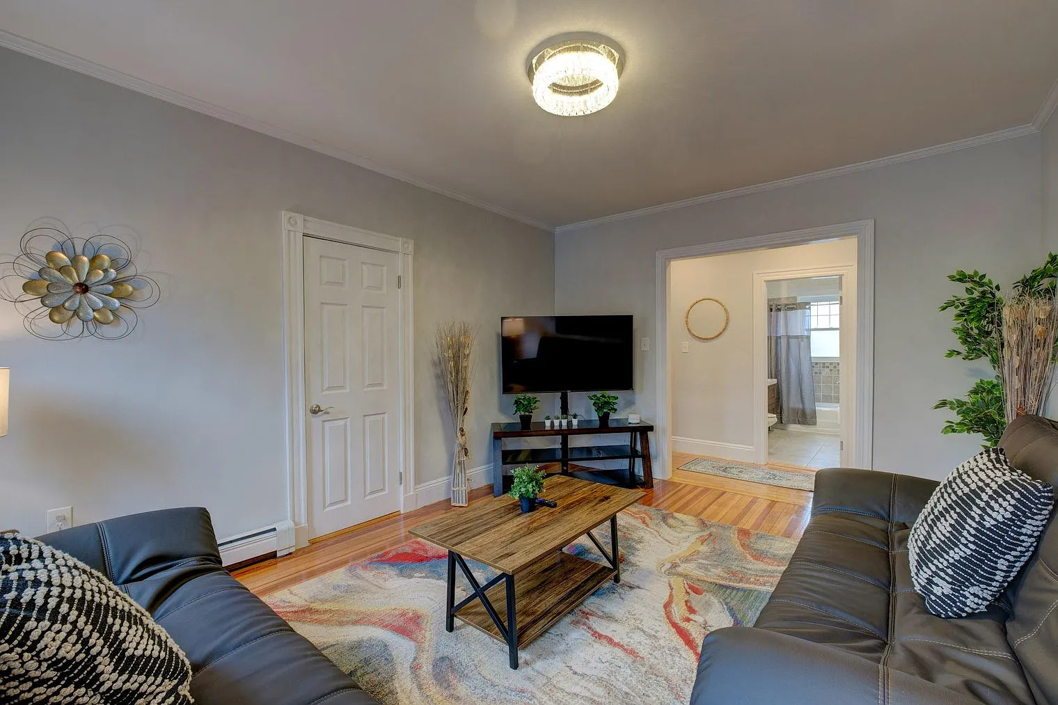 2 bed, 1.0 bath, 1001 sqft, $2,749 — Photo 3