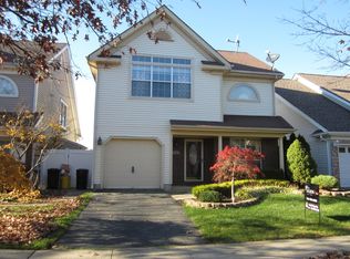 5 Glen Oaks Ct, Old Bridge, NJ 08857