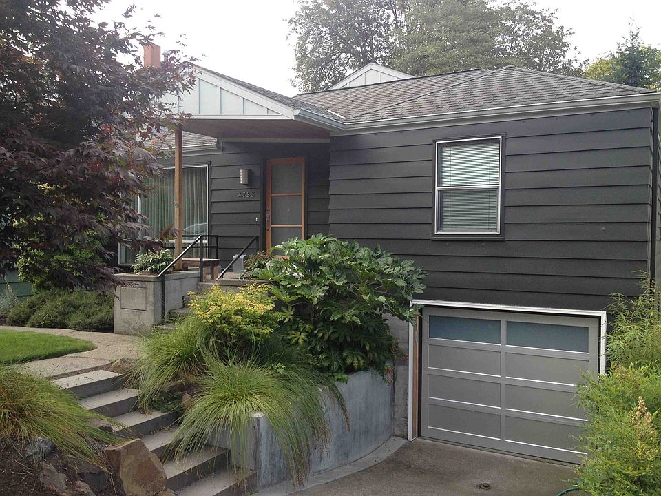 2nd image of 4723 NE 55th St
