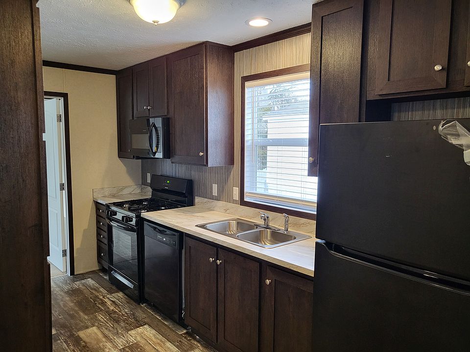 1st image of 82 Elm Ave #82