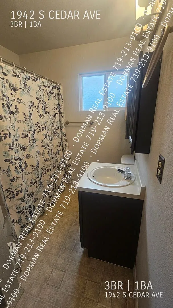 Southwest 3 Bedroom with Garage — Photo 4