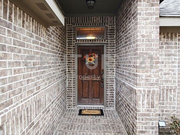 2nd image of 122 Sierra Dr