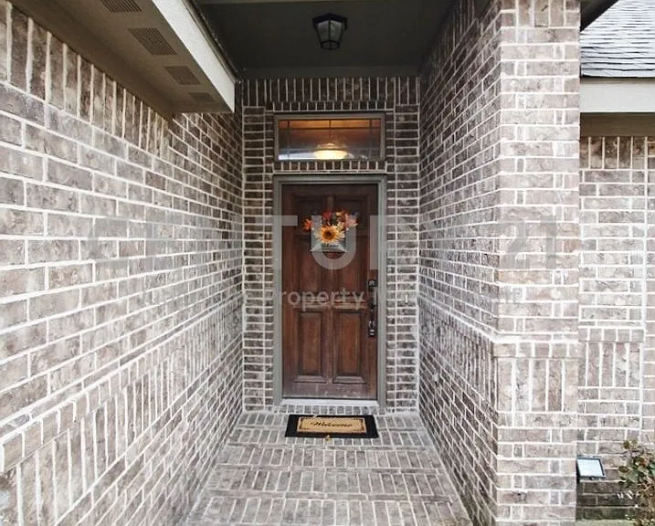 122 Sierra Dr — Photo 2