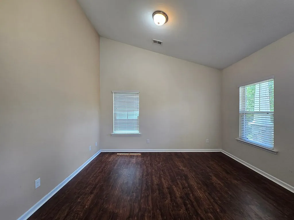 3 bed, 2.0 bath, 1684 sqft, $1,850 — Photo 4