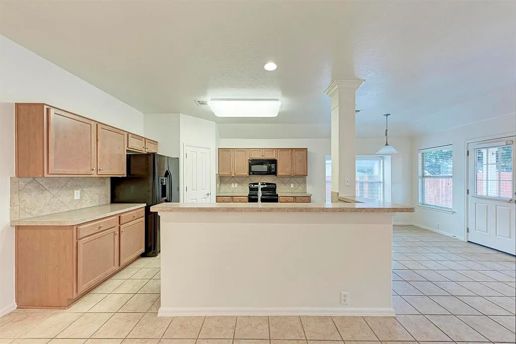 3 bed, 2.0 bath, 1779 sqft, $1,950 — Photo 4