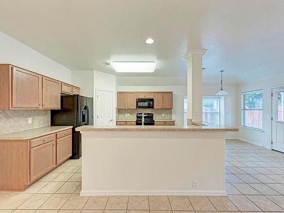 4th image of 412 Golden Eagle Ln
