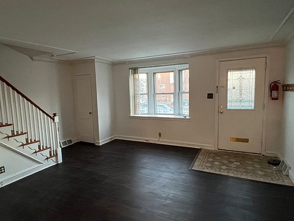 3rd image of 2846 Devereaux Ave