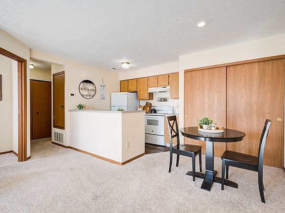 5th image of 1100 Burnham Dr #1145W