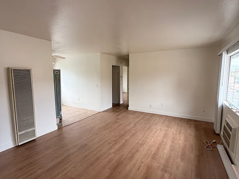 1083 S Mollison Ave — Photo 2