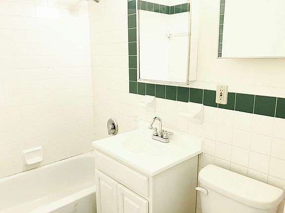 4th image of 888 Franklin Ave APT 2A