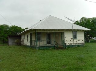 222 N 3rd St E, Mount calm, TX 76673