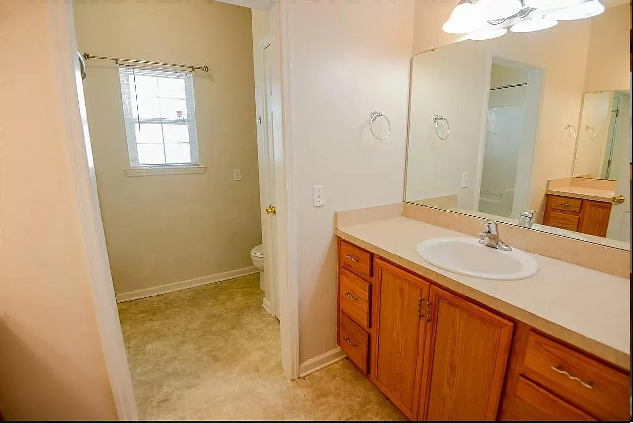 3 bed, 1348 sqft, $1,650 — Photo 2
