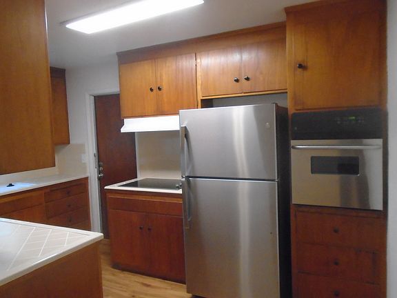 5th image of 611 Victoria Ct #A