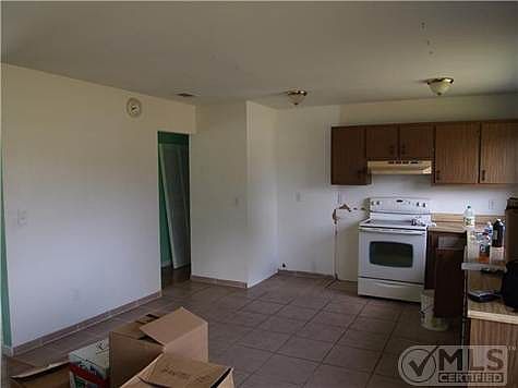 3rd image of 425 SW Belmont Cir
