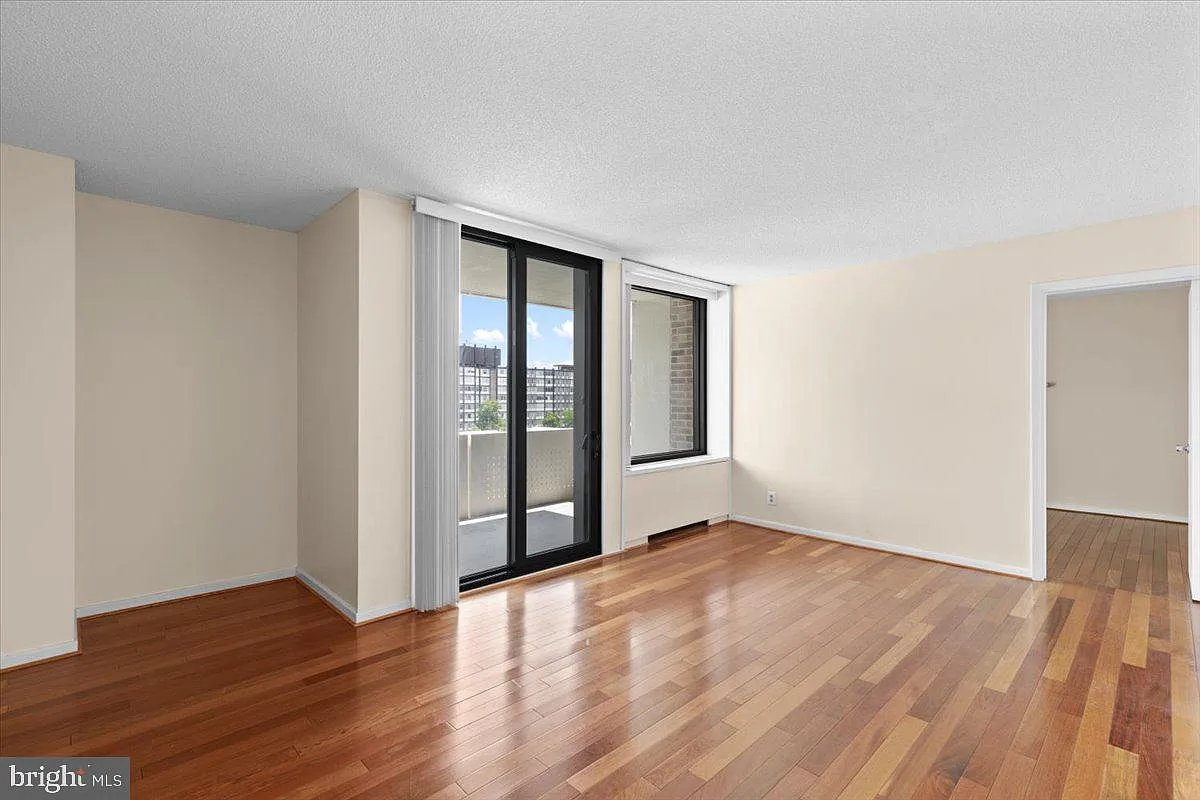 1 bed, 1.5 bath, 718 sqft, $2,298 — Photo 1