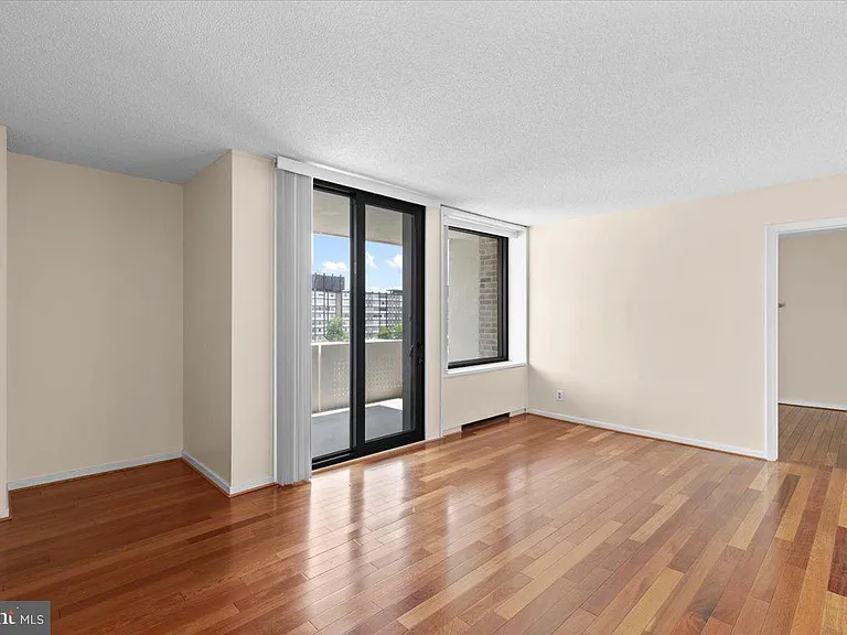 1250 4th St SW #W413 — Photo 6