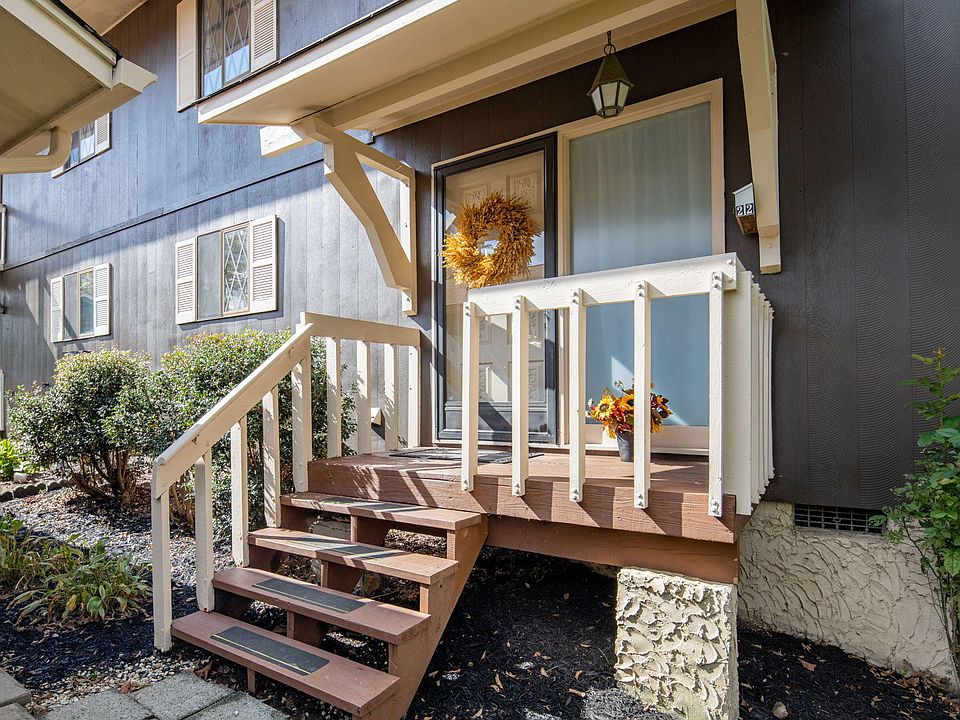 1st image of 22 Wellington St #22