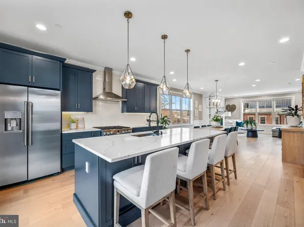 330 Wright St, Philadelphia, PA 19128