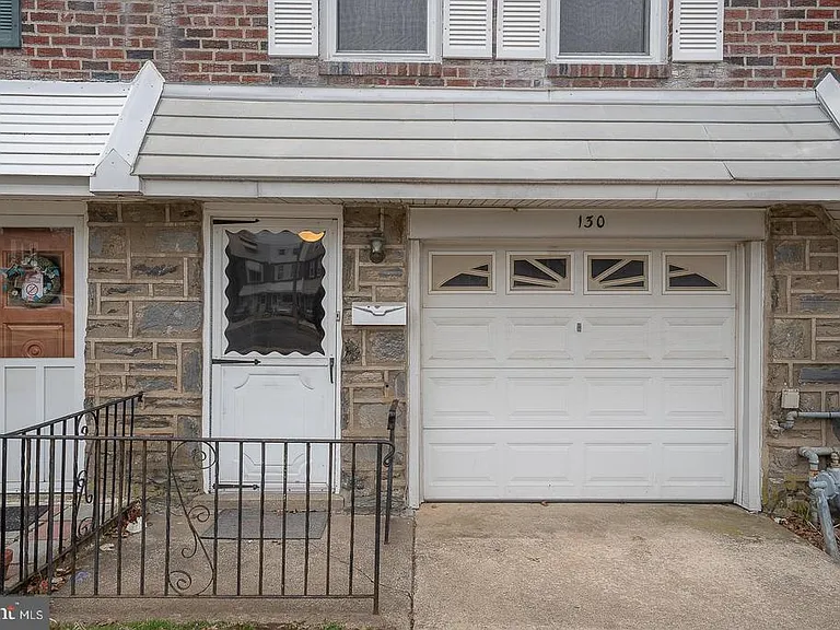 130 Ivy Ct — Photo 2