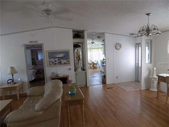 5th image of 11216 Grapefruit Ln